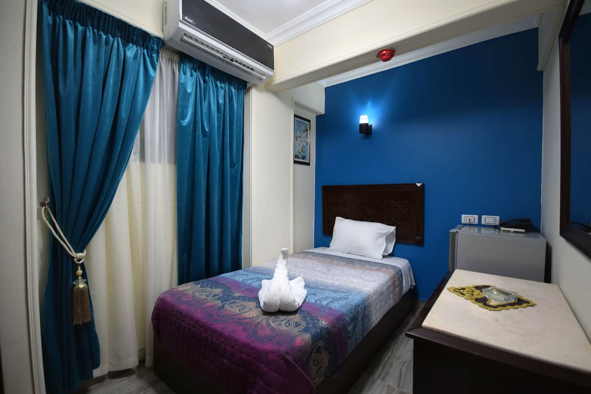 Egyptian cotton sheets, premium bedding, pillowtop beds, minibar