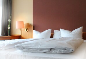 Panoramic Double Room | Hypo-allergenic bedding, in-room safe, desk, iron/ironing board -  Reichels Parkhotel (Bad Windsheim)