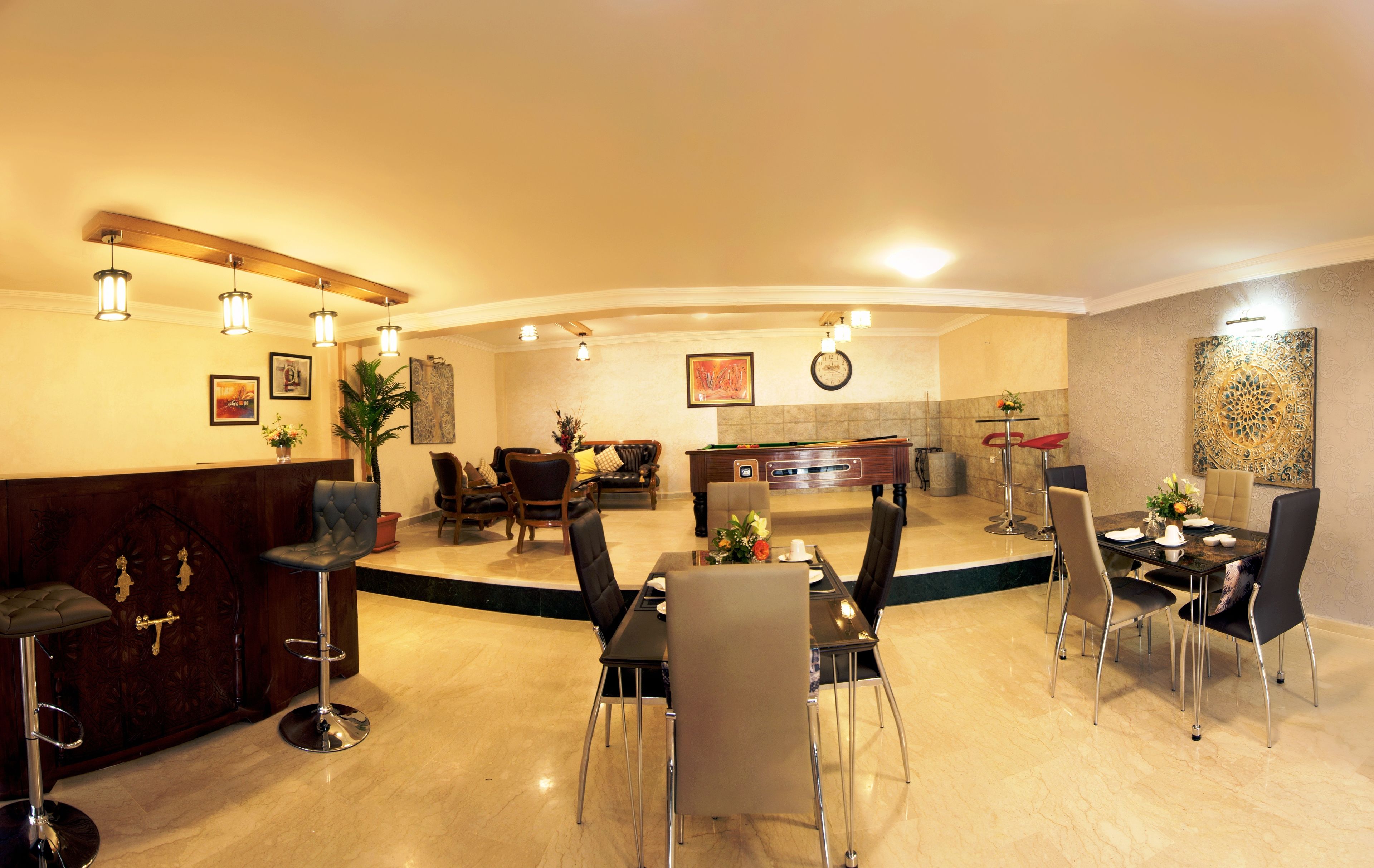 Desayuno continental (EUR 8 por persona) 