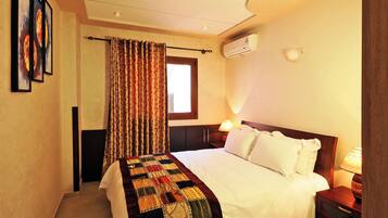 2 sovrum, värdeförvaringsskåp på rummet och mörkläggningsgardiner