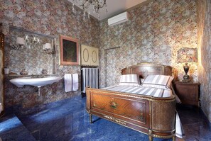 Camas supletorias, wifi gratis, ropa de cama