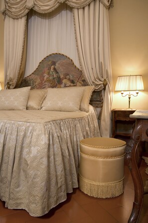 Habitación Deluxe doble | Camas supletorias, wifi gratis, ropa de cama