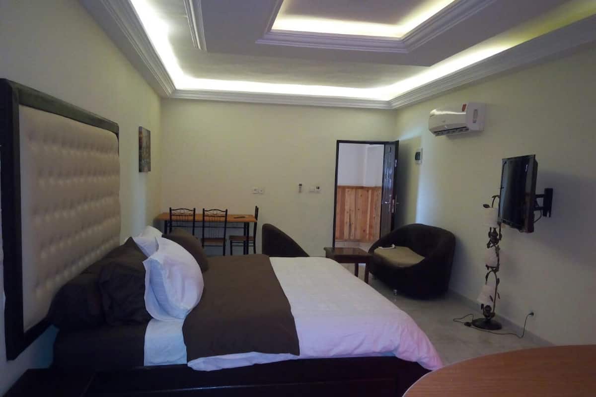 Junior Suite | Desk, blackout drapes, soundproofing, WiFi (free)