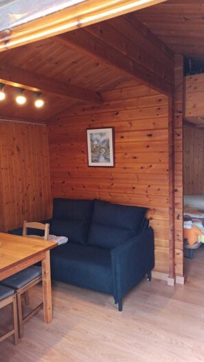 Standardhytte - eget badeværelse - bjergudsigt | Spiseområde