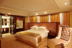 Artículos del minibar gratis y caja de seguridad en la habitación 