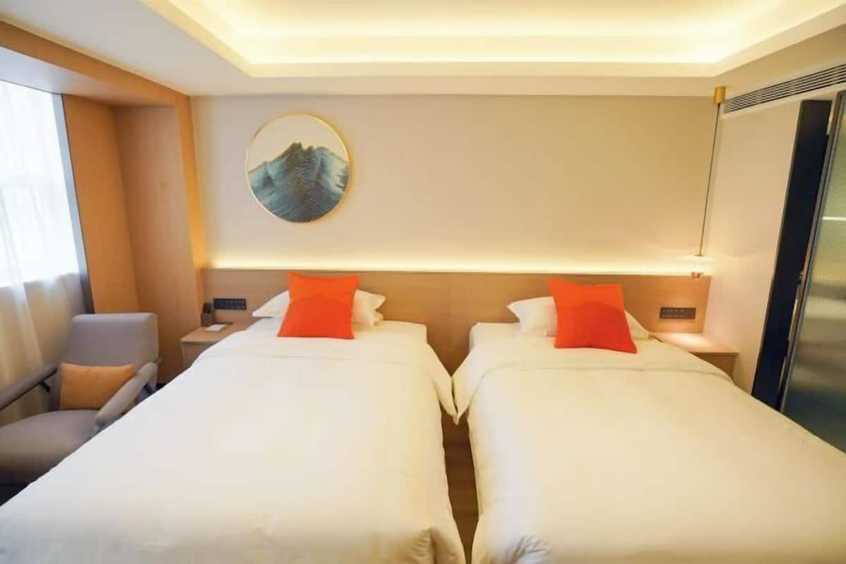 Free minibar items, in-room safe, desk, blackout curtains