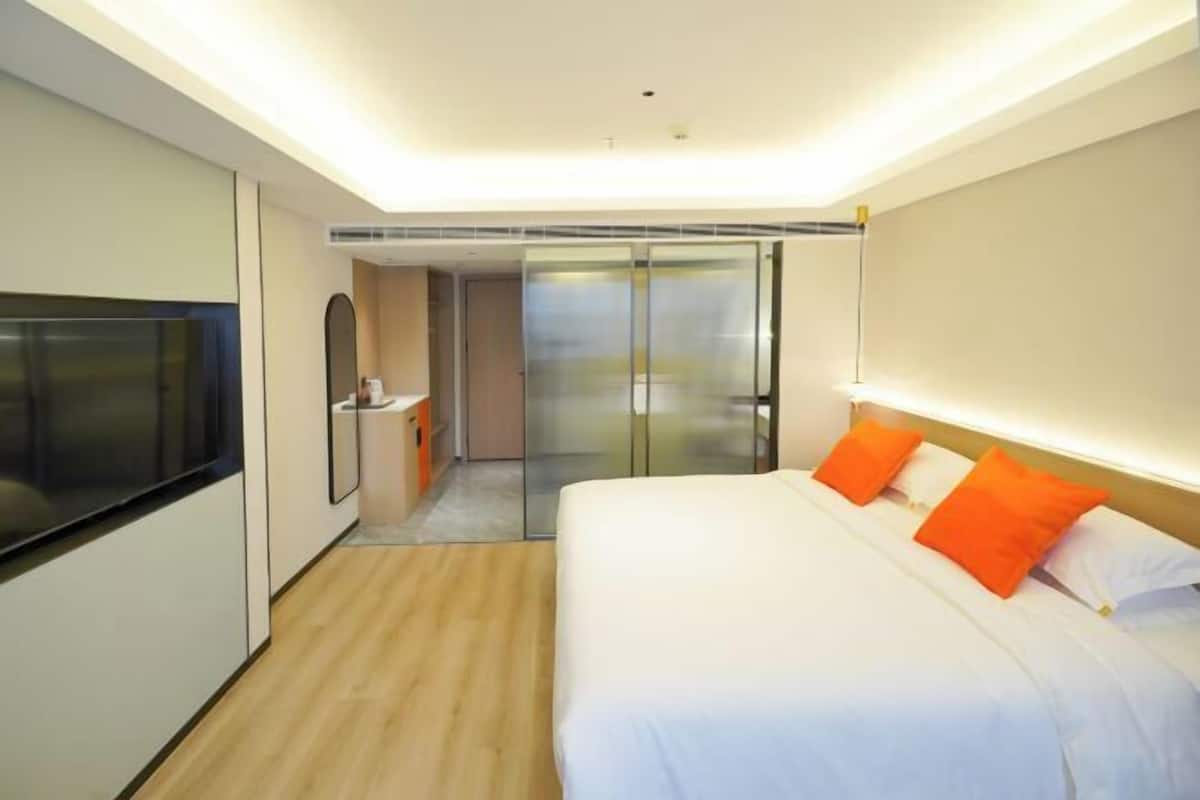 Free minibar items, in-room safe, desk, blackout curtains