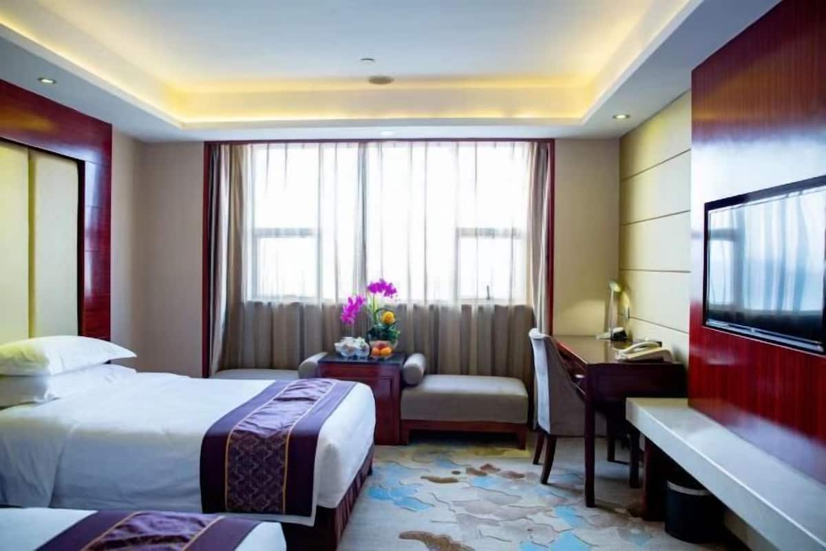 Free minibar items, in-room safe, desk, blackout curtains