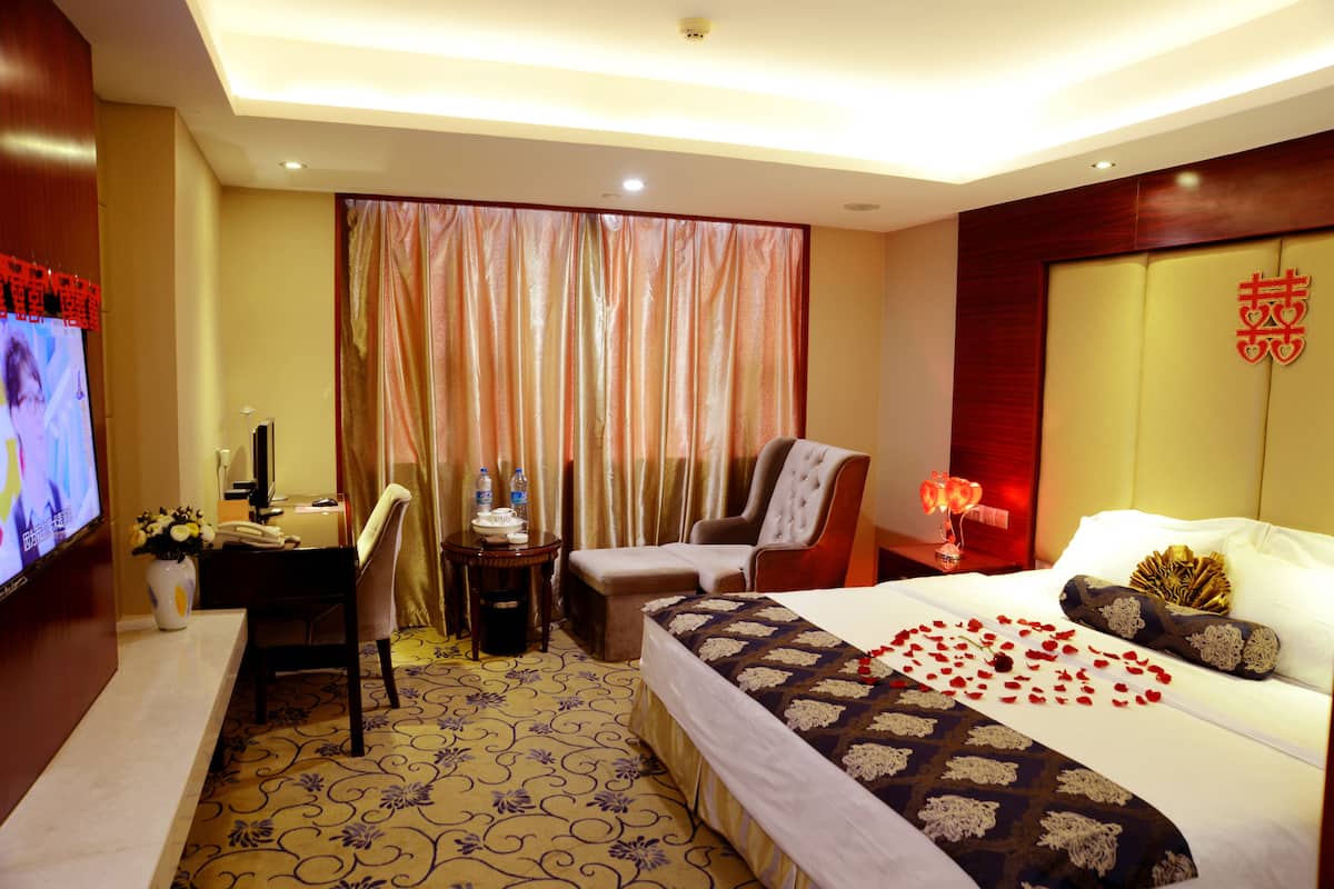 Free minibar items, in-room safe, desk, blackout curtains