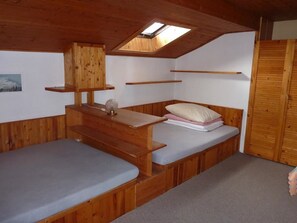 Free WiFi, bed sheets