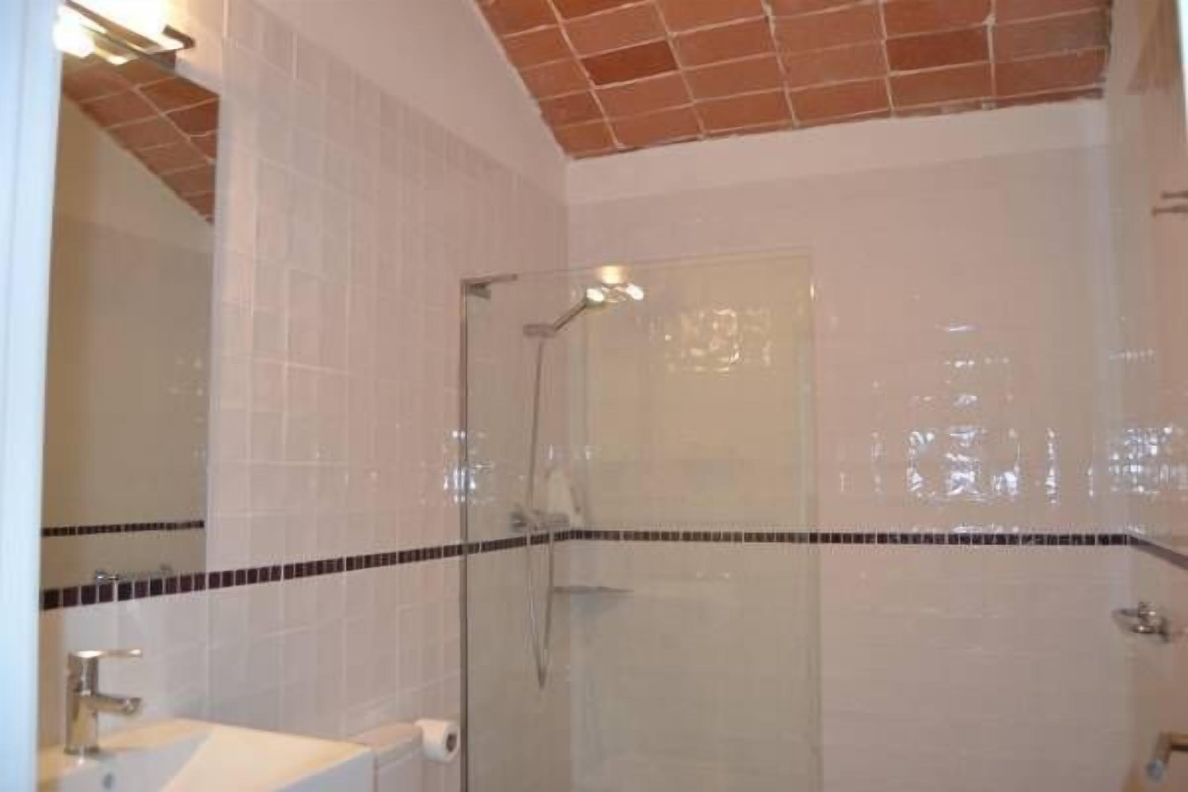 double room | bathroom | shower, free toiletries, towels