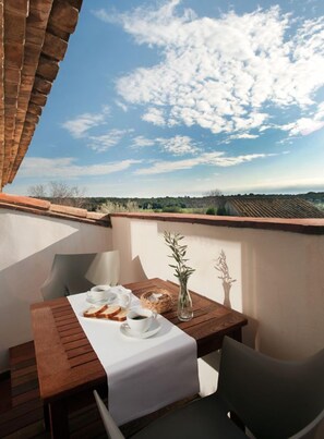Junior Suite, Terrace (El Montgrí) | View from room