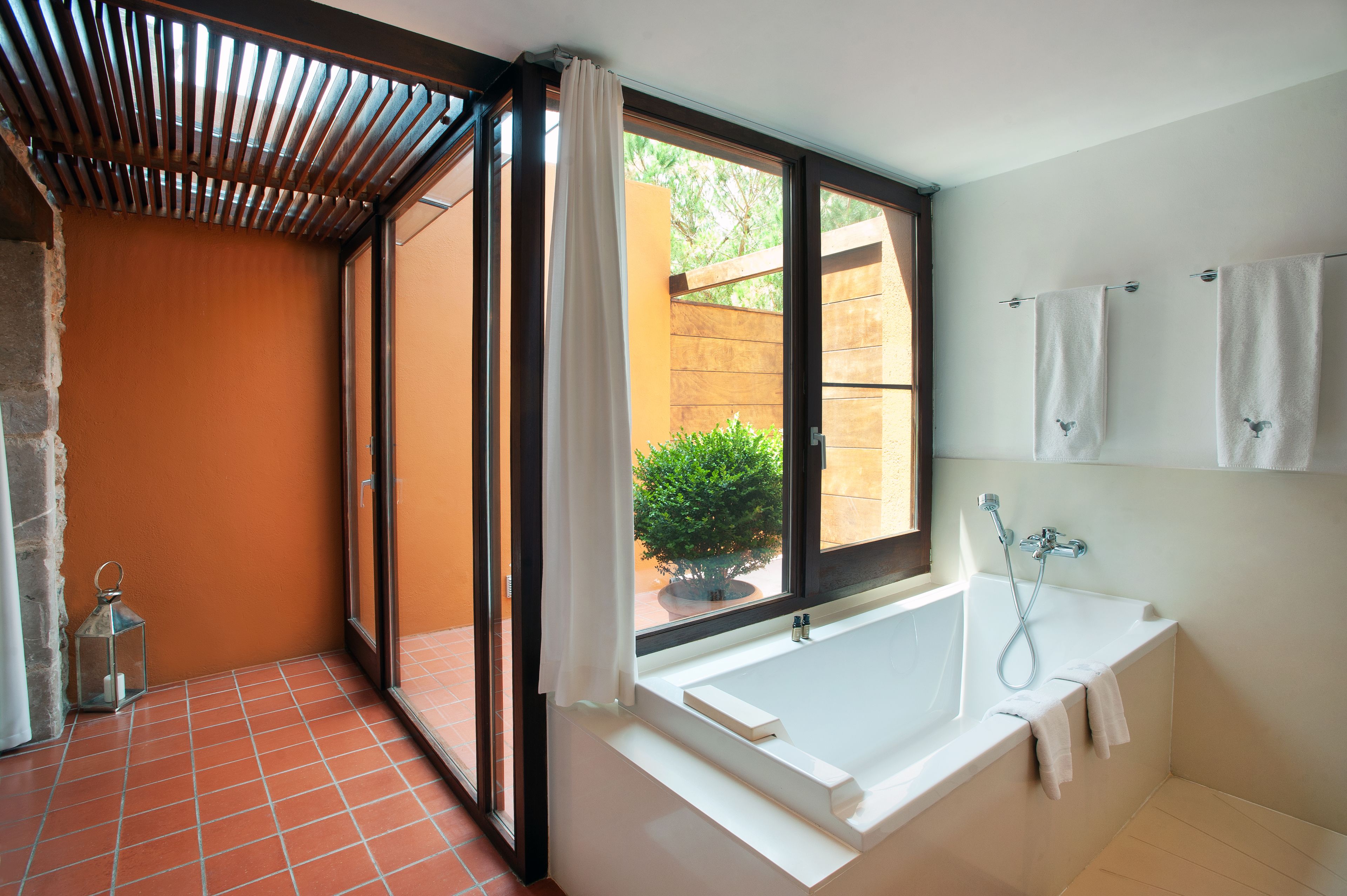 junior suite, ground floor | deep-soaking bathtub
