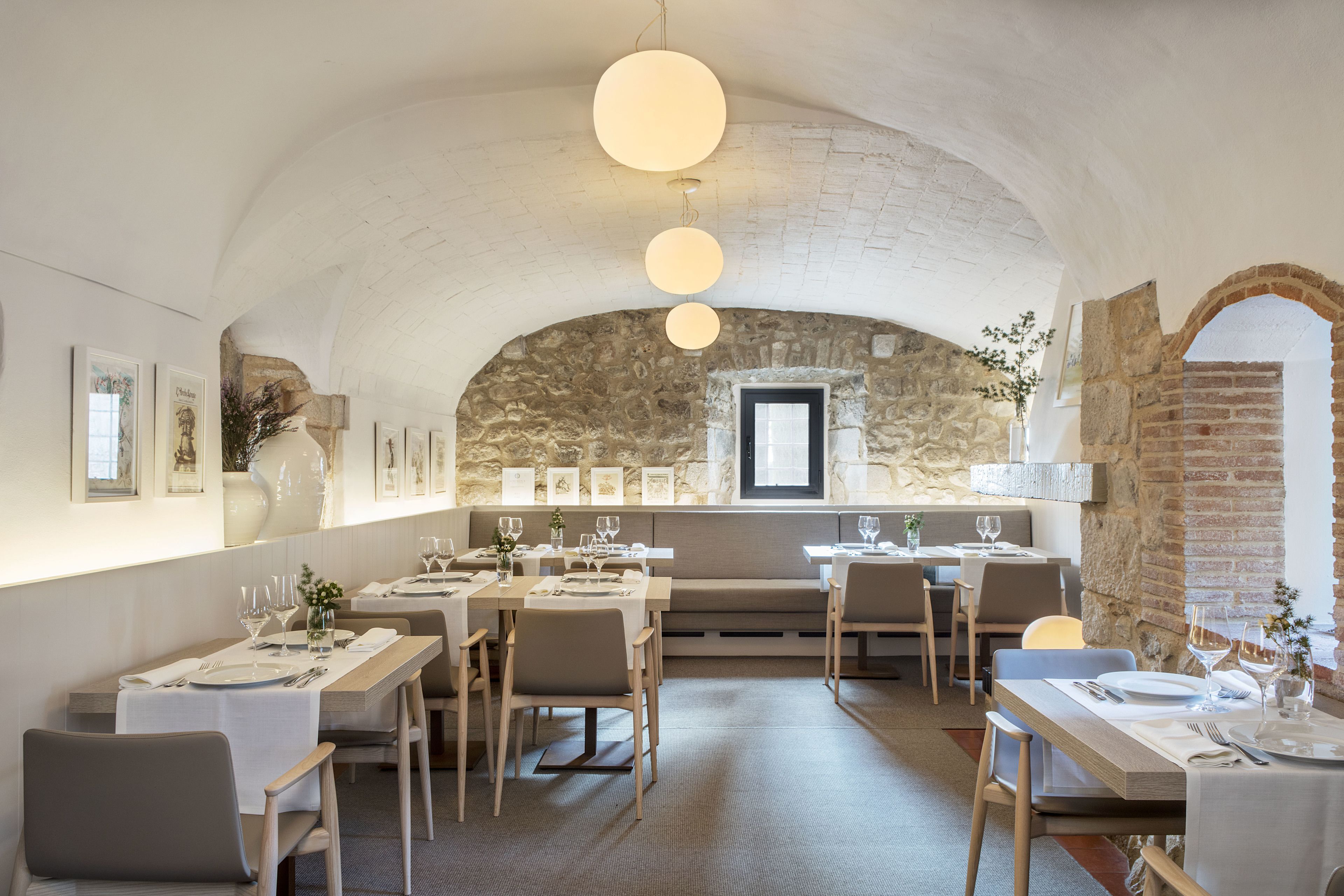 Breakfast, lunch, dinner served; Mediterranean cuisine 