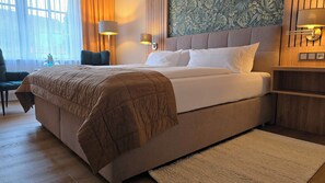 特級雙人房 | 高級寢具、迷你吧、書桌、隔音