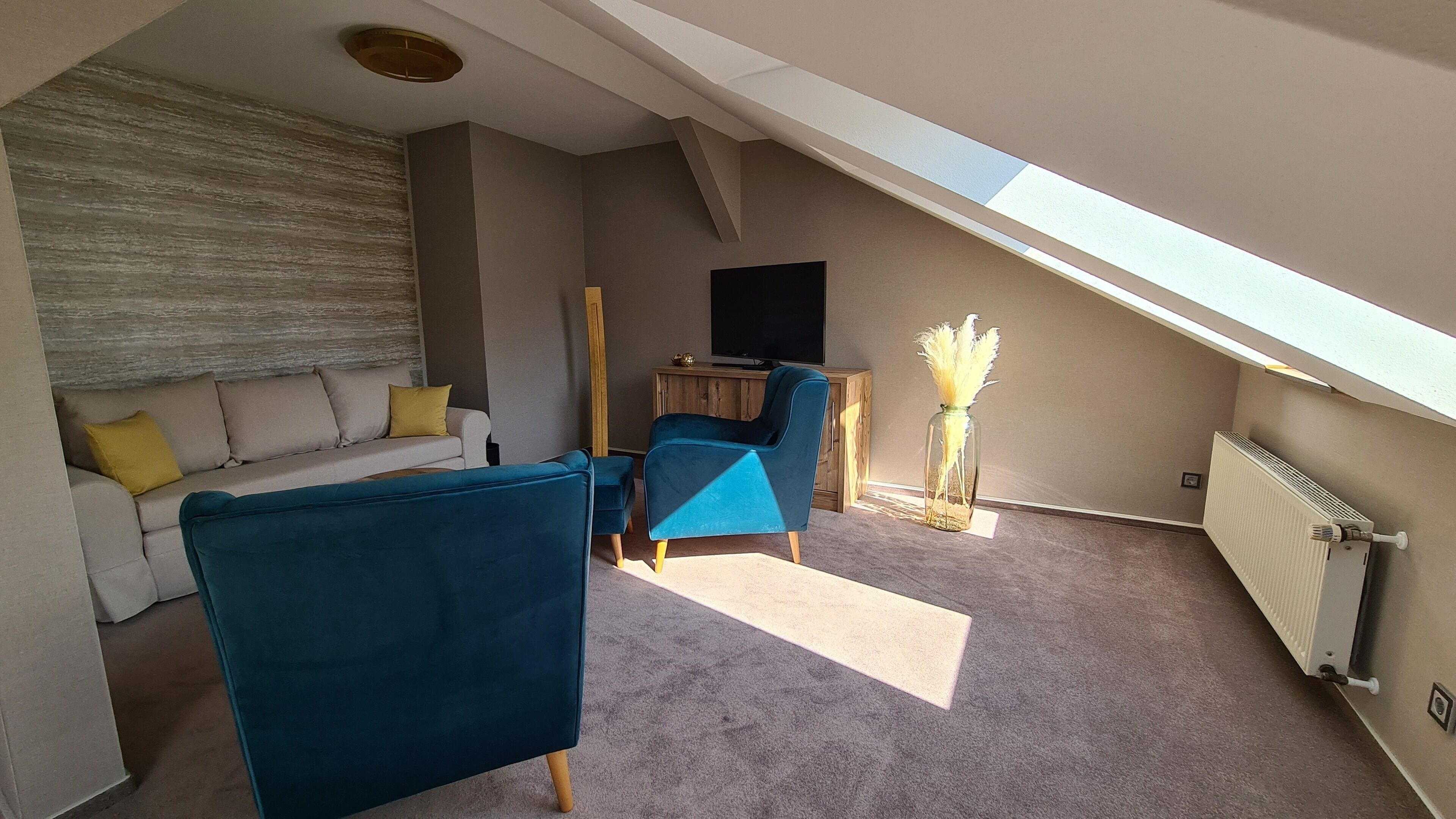 apartment | living area | 81-cm flat-screen tv with satellite channels, tv