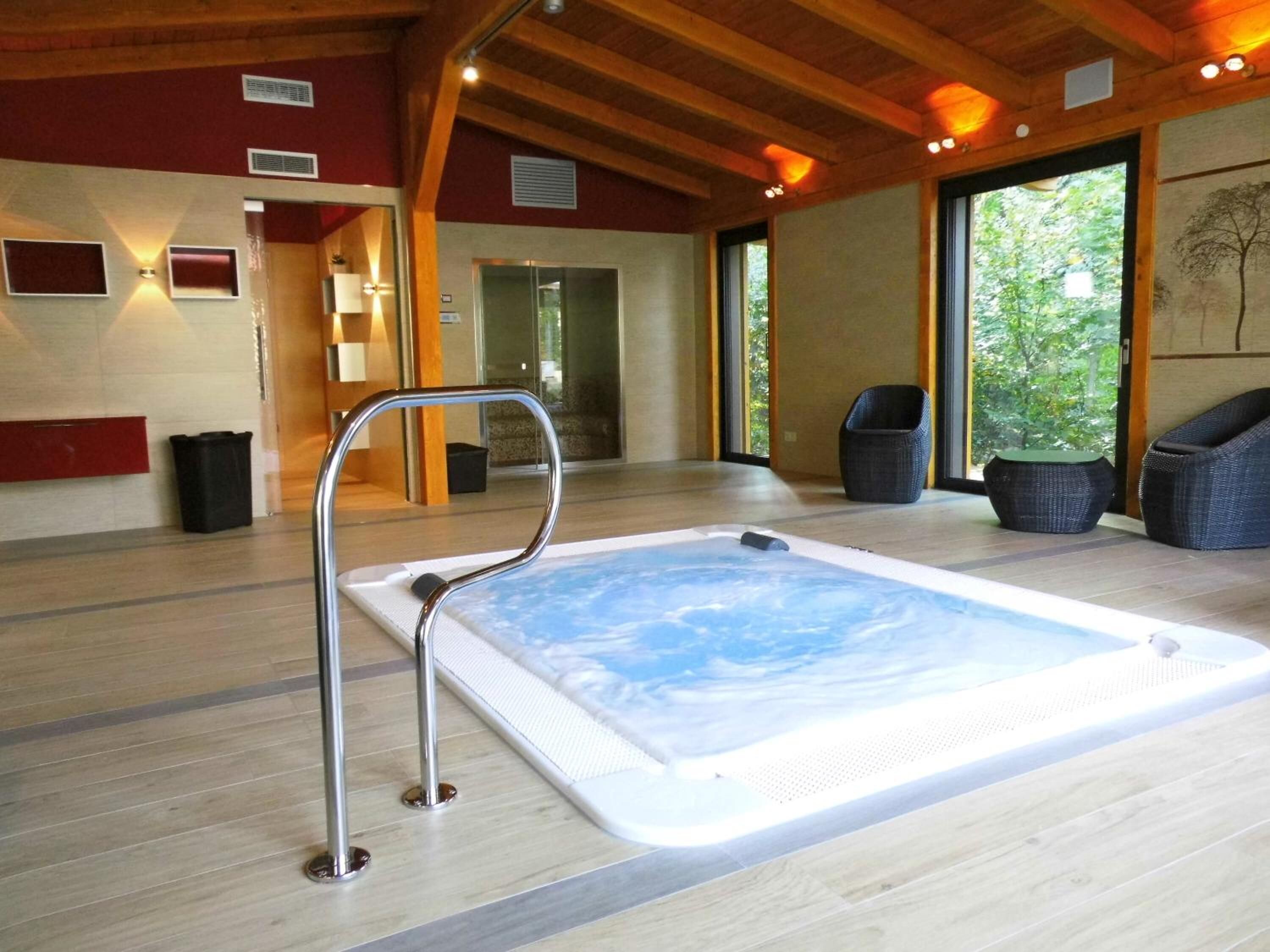 body treatments, hot stone massages, facials, 2 treatment rooms