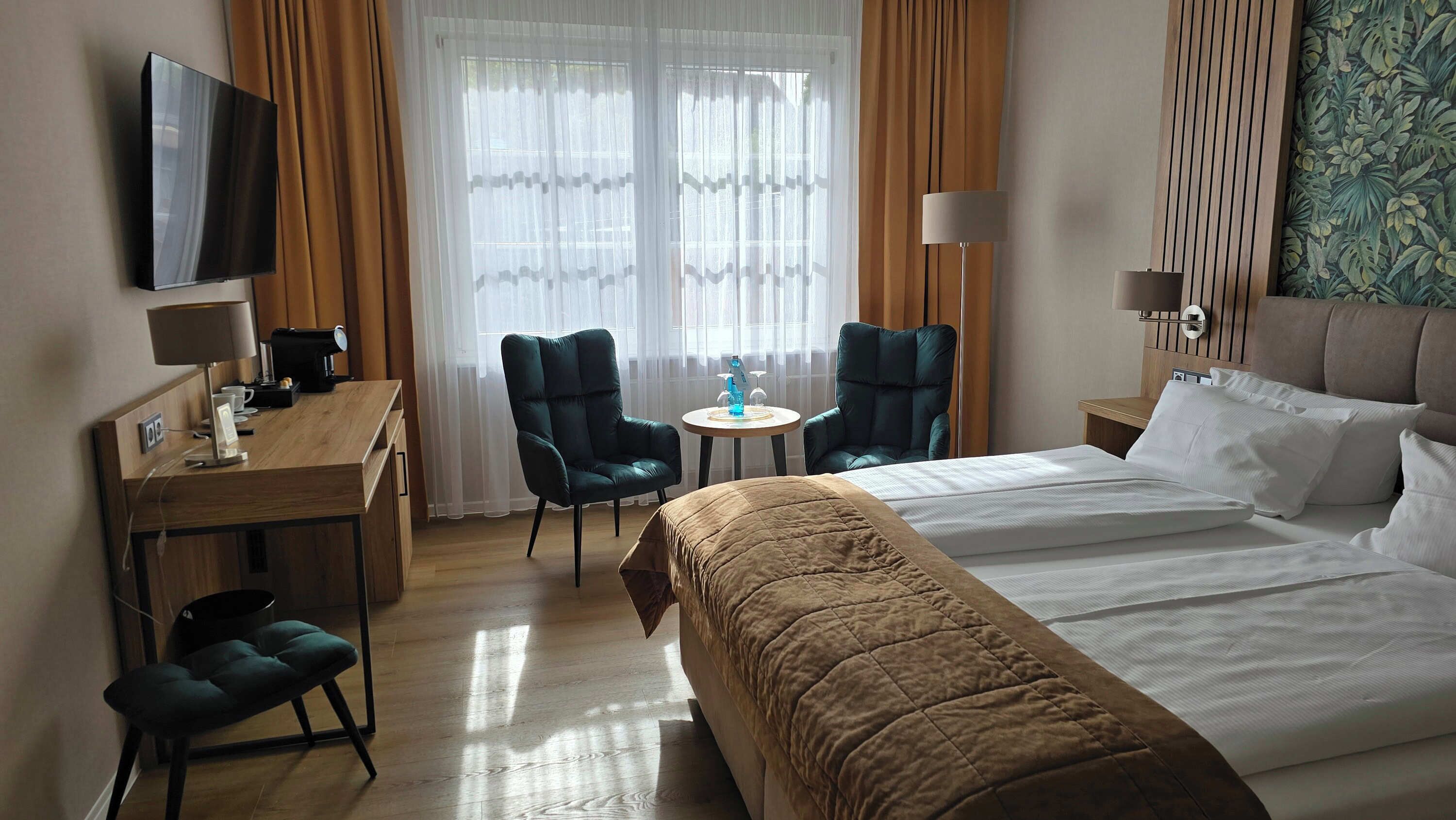 premium double room | 1 bedroom, premium bedding, minibar, desk