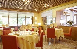 Breakfast, lunch, dinner served; Italian cuisine  - Albergo Milano (Alta Valle Intelvi)