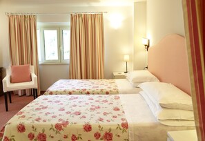 In-room safe, desk, free WiFi - Albergo Milano (Alta Valle Intelvi)
