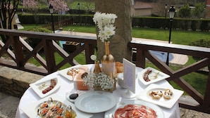 Outdoor banquet area - Pazo de Adrán (Teo)