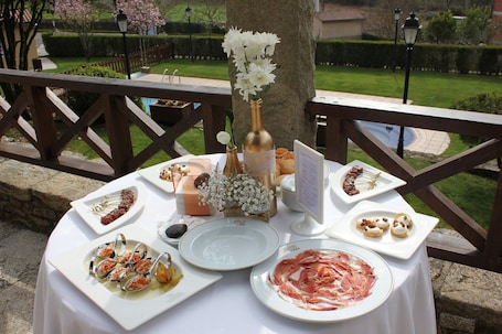 Outdoor banquet area. Pazo de Adrán