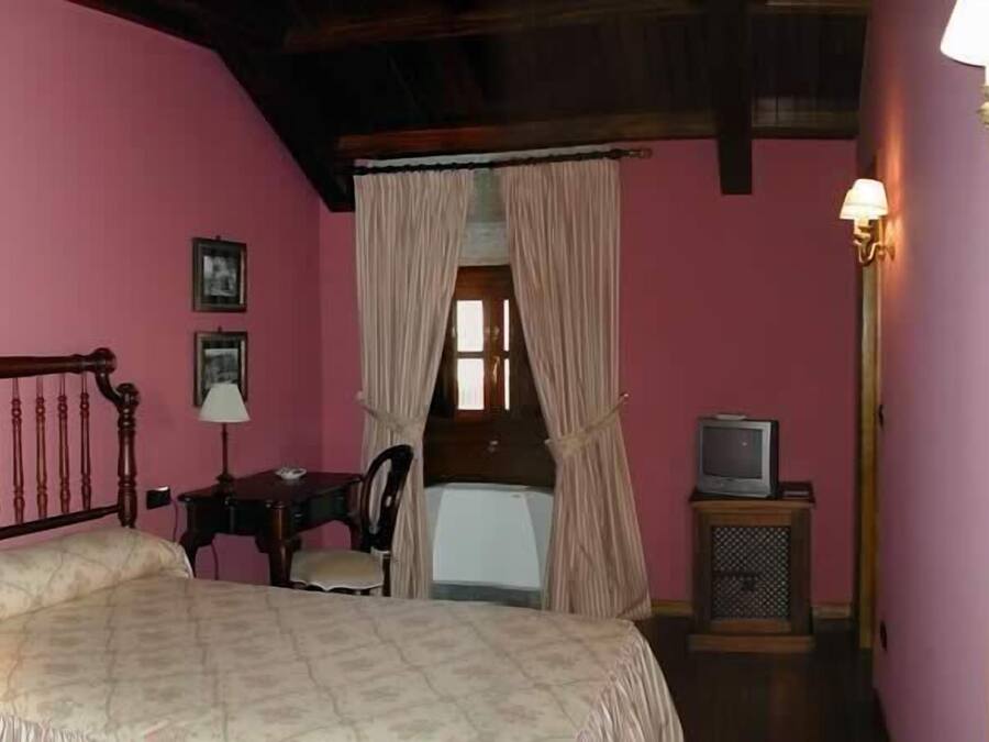 In-room safe, desk, blackout curtains, free WiFi