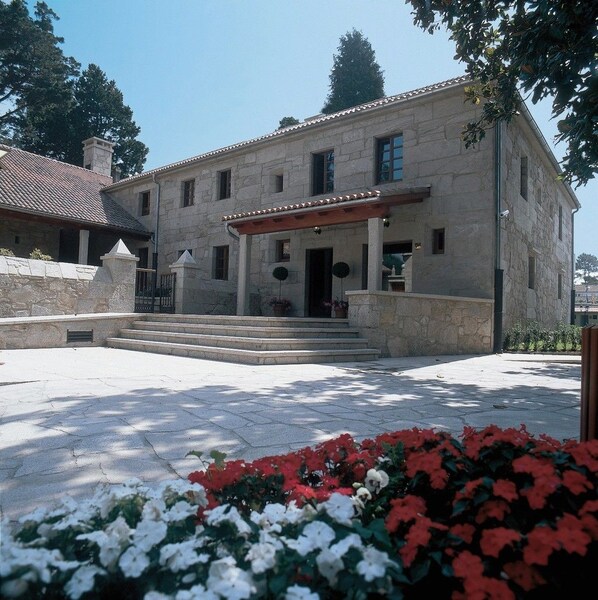 Front of property - Pazo de Adrán (Teo)