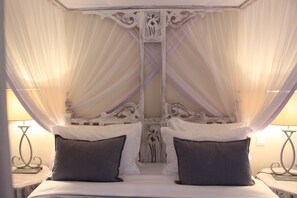 Luxury Double Room | In-room safe, desk, iron/ironing board, rollaway beds - Le Rustique (Nanyuki)