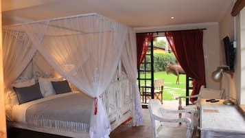 Luxury Double Room | In-room safe, desk, iron/ironing board, rollaway beds