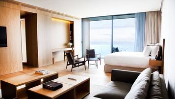 Akelarre Ocean Suite | Minibar, pengeskab på værelset, skrivebord, mørklægningsgardiner