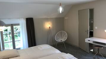 Habitación cuádruple | Escritorio, insonorización, wifi gratis y acceso para silla de ruedas