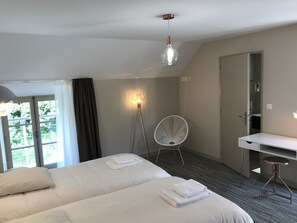 Family Room | Desk, soundproofing, free WiFi, wheelchair access