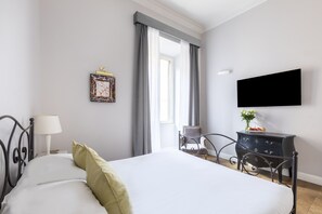 Camera Quadrupla | Blackout curtains, iron/ironing board, free cots/infant beds, free WiFi