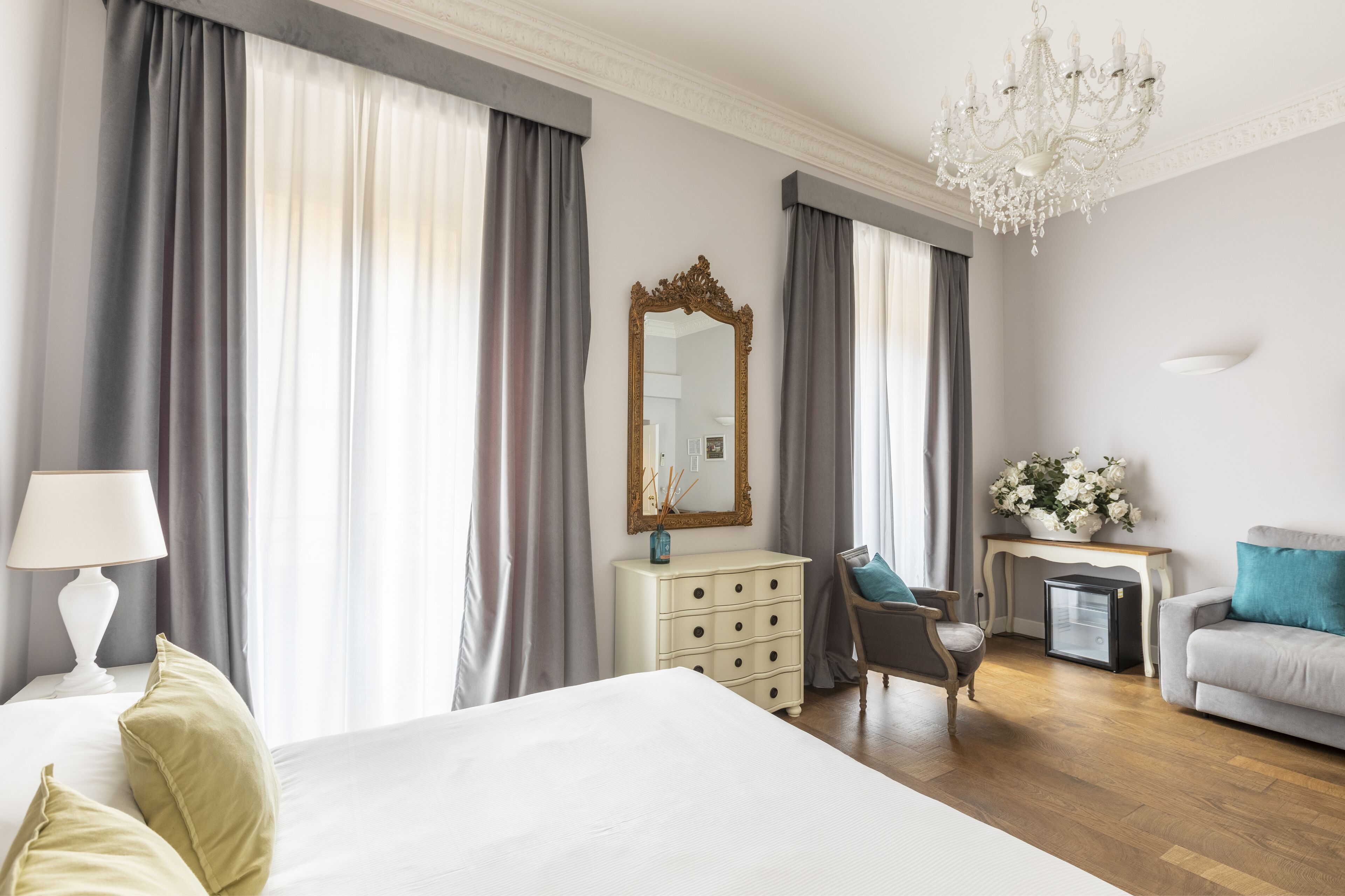 Camera Quadrupla | Blackout drapes, iron/ironing board, free cribs/infant beds, free WiFi