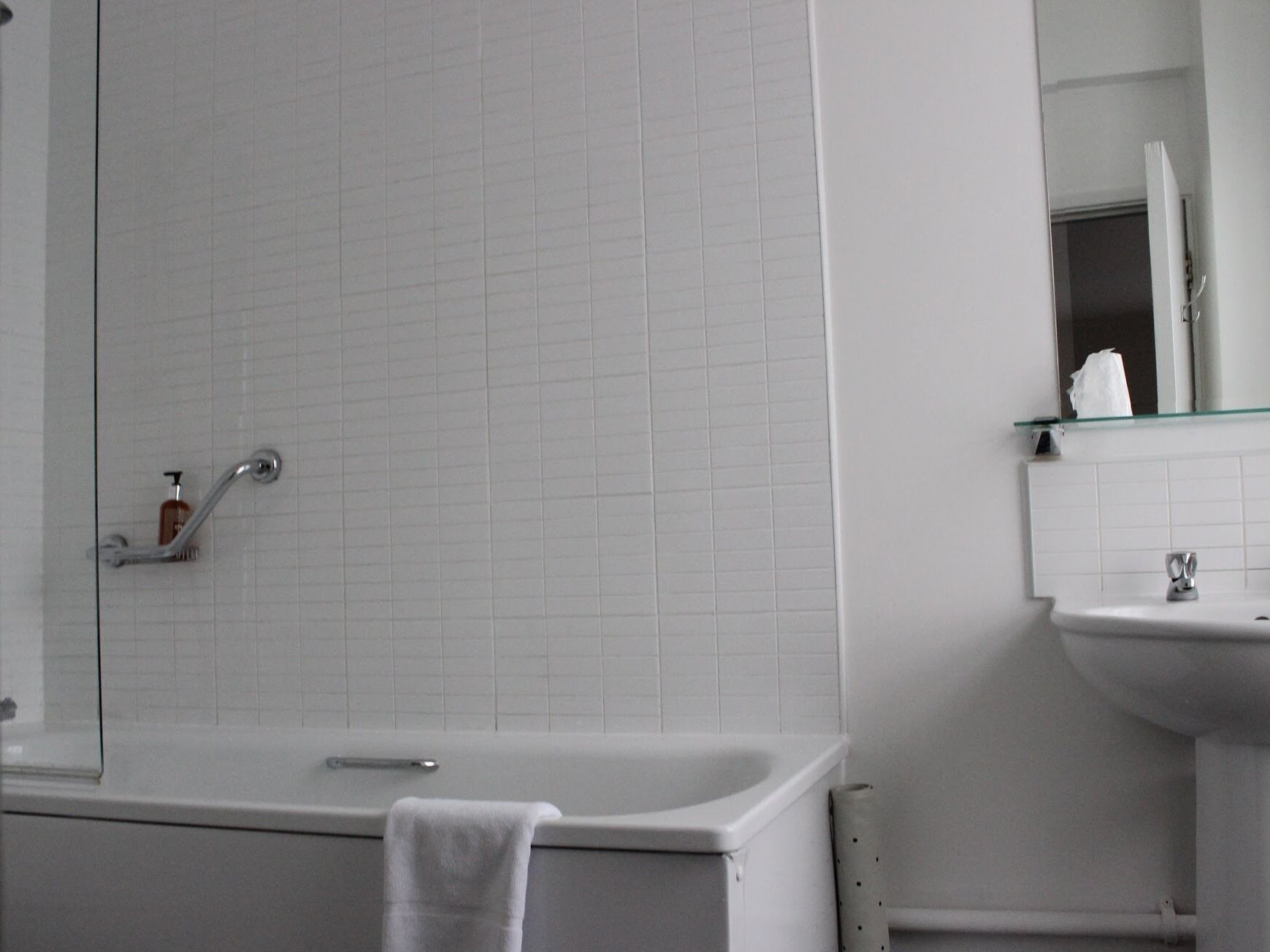Family Room, Ensuite | Bathroom | Combined shower/bathtub, hair dryer, towels