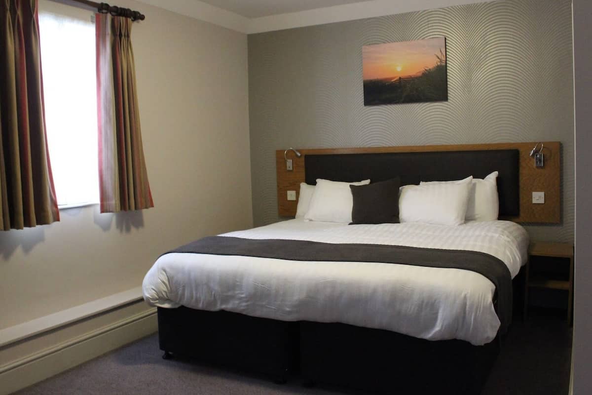 Chambre Double, salle de bains attenante