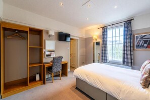 Standard Double Room, 1 Double Bed | Iron/ironing board, bed sheets - OYO The Red Lion Hotel  (Luton)