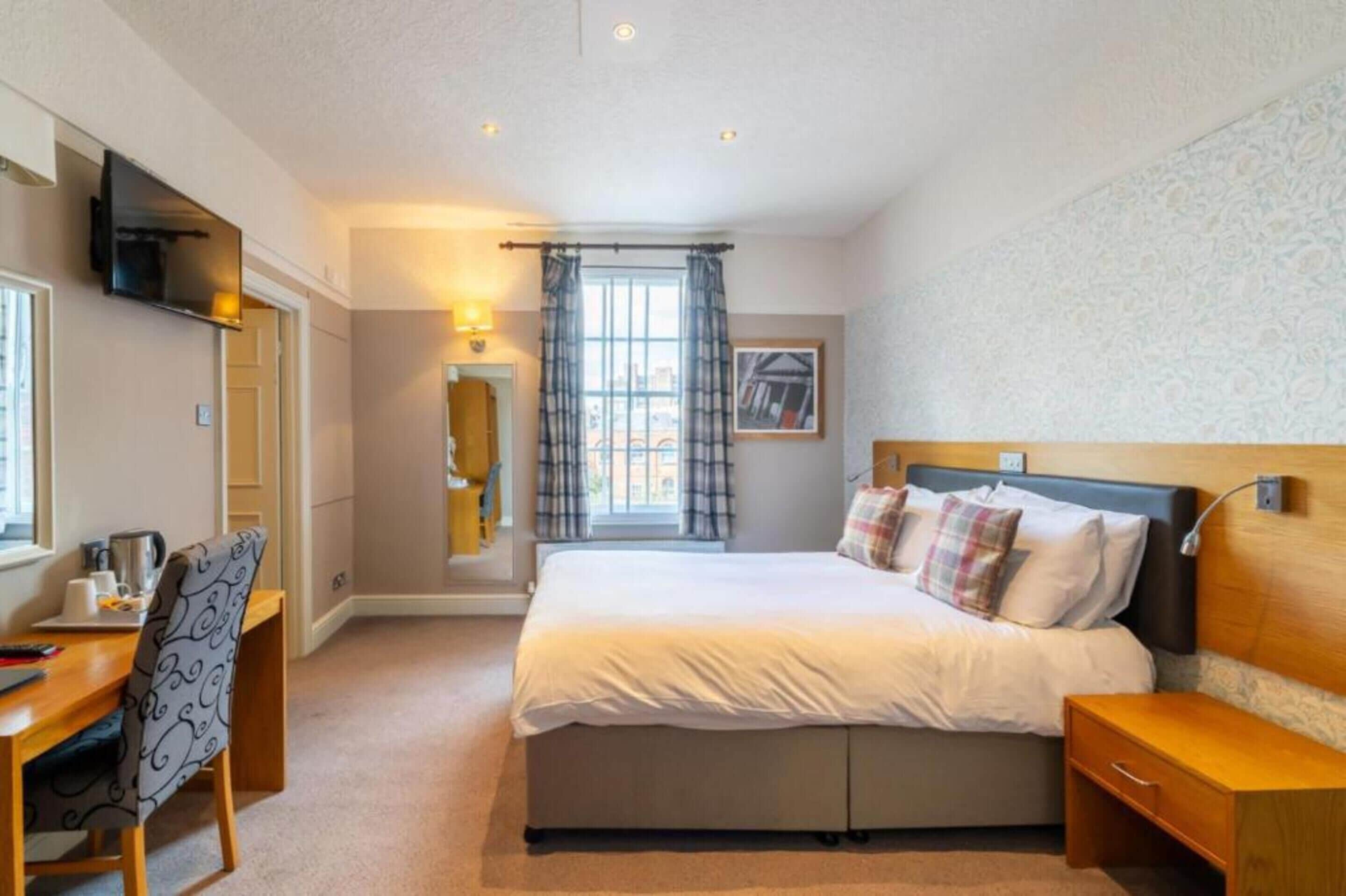 標準雙人房, 1 張標準雙人床 | 熨斗/熨衫板、床單