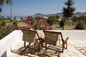 Basic Bungalow | Terrace/patio - Kostantakis Winery & Residence (Milos)