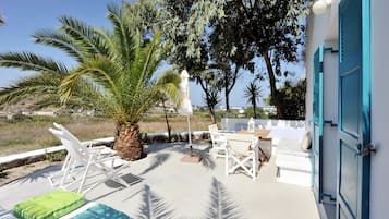 Honeymoon Studio | Terrace/patio