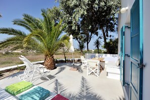 Honeymoon Studio | Terrace/patio