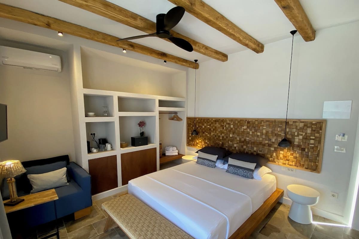 Luxury Room | Hypo-allergenic bedding, down duvets, pillow-top beds, free WiFi