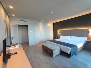 Superior Double Room | Minibar, in-room safe, desk, blackout curtains