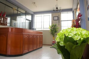 Meja sambut tetamu