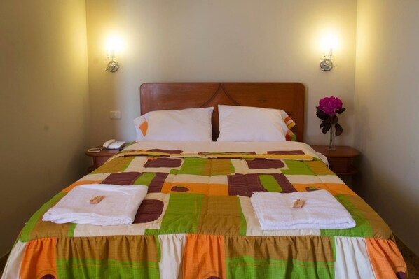 Single Room | Peti besi dalam bilik, meja, seterika/papan seterika 