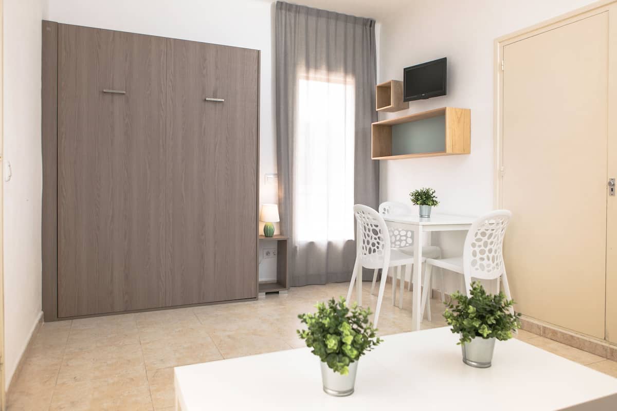 Studio, terras | 1 slaapkamer, verduisterende gordijnen, babybedden, gratis wifi