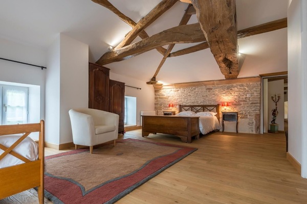 Family Room (Le Dortoir des Vendangeurs) | Premium bedding, memory foam beds, desk, soundproofing