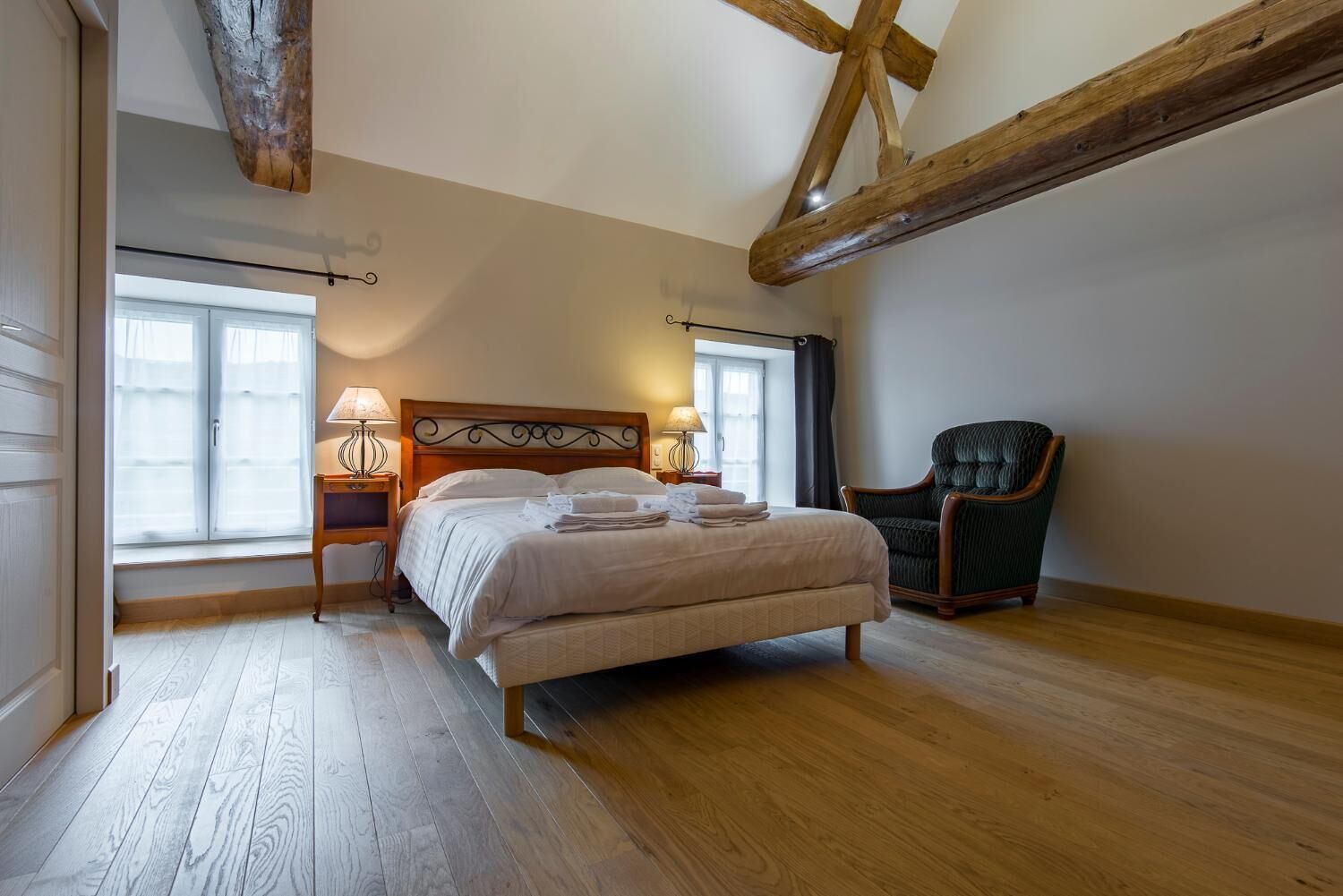 Trippelrum (Alezan) | Sängtillbehör av högsta kvalitet, skrivbord och ljudisolering