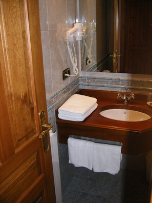 Bathroom - Hotel Palazio (Fanlo)